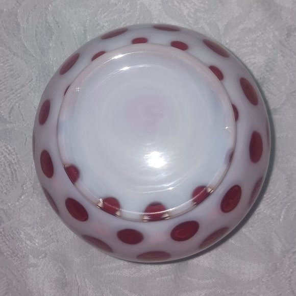Vintage Fenton Cranberry Opalescent Coin Spot Vase - Picture 4 of 4